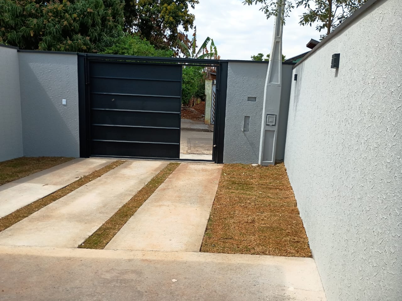Entrada e garagem